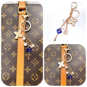 NWT 4 clover Bag Charm and Key Holder bag pendant XL